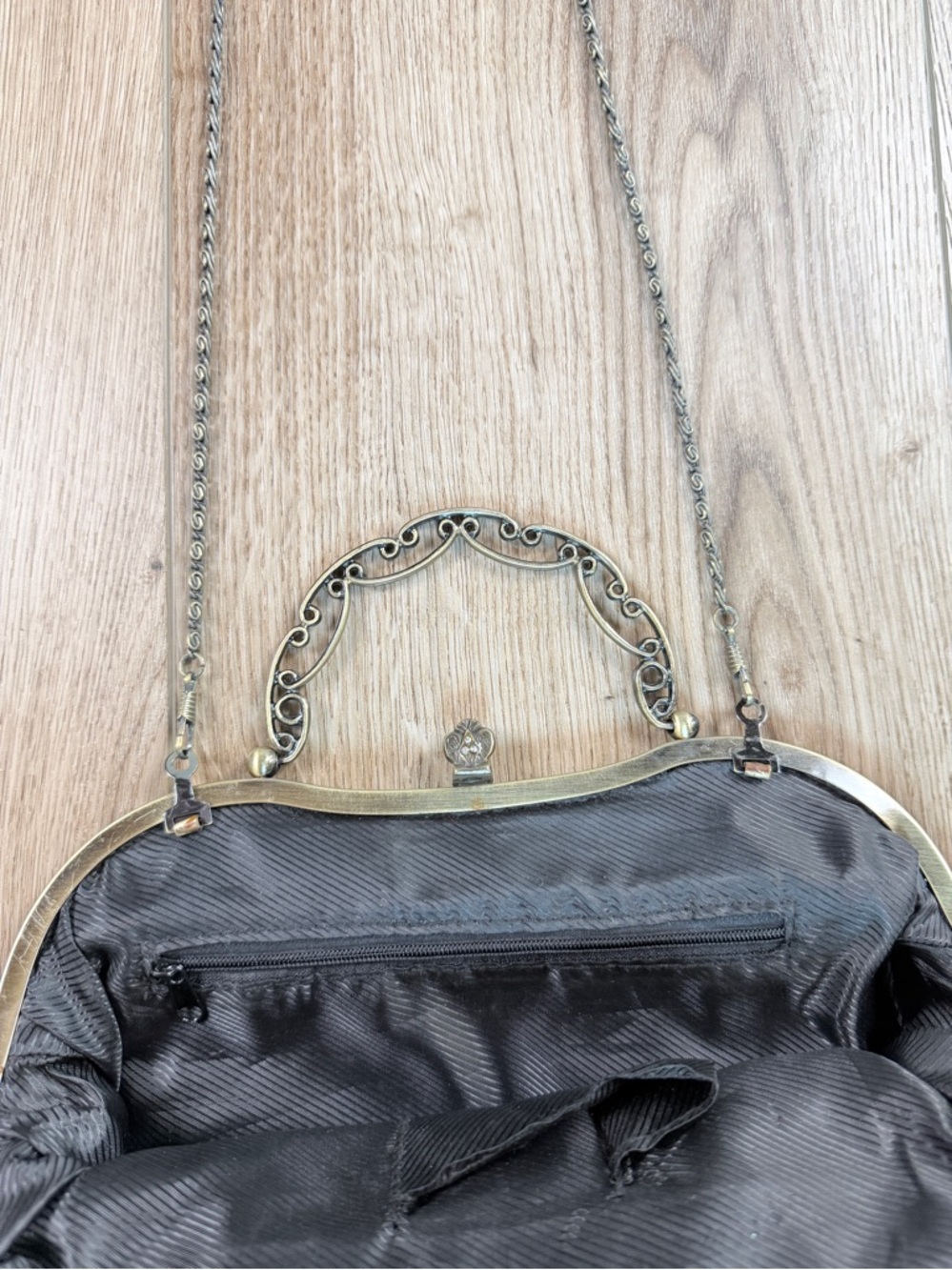 Sassi Cindi faux fur and tapestry handbag/crossbody Deep Red Kiss lock closure - Picture 6 of 10